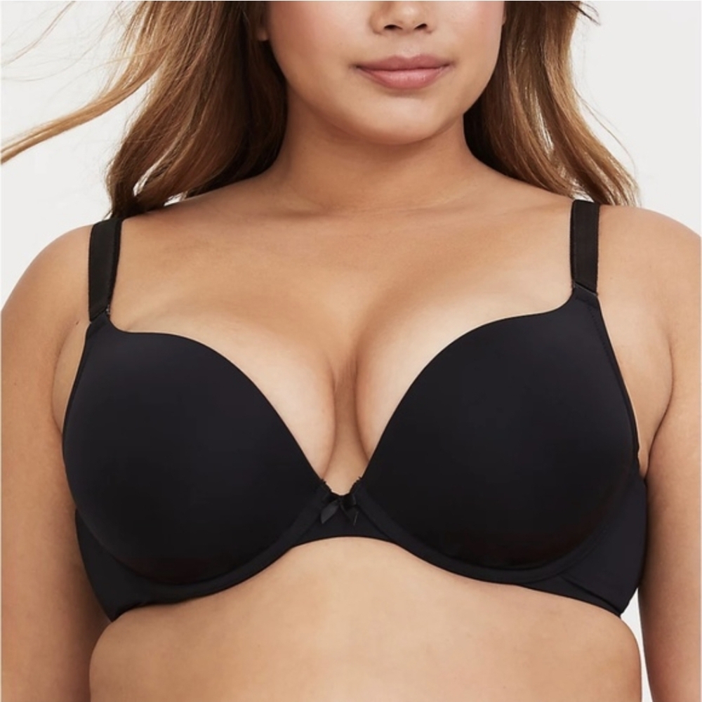 Torrid. Curve Push-Up Plunge Bra. Size 44DD.